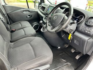 /photos/7146/77015907-547b-8fef-bb48-bba3aebde2fc_i320x240.jpg